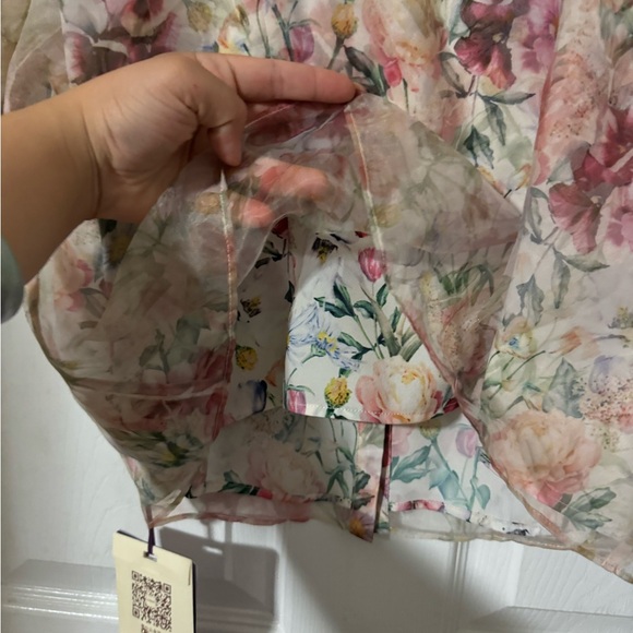 Floral top brand new never worn - Picture 6 of 6